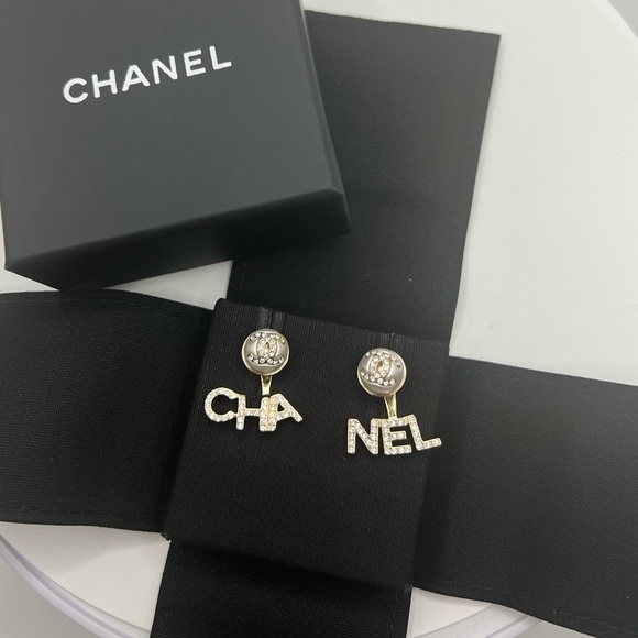 CHANEL Jewelry - Auth 2022 Chanel CC Stud Earrings - NEW